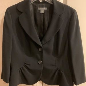 ANN TAYLOR Size 12 BLACK Short Suit Jacket V-Neck Buttons Ruched Front Sides